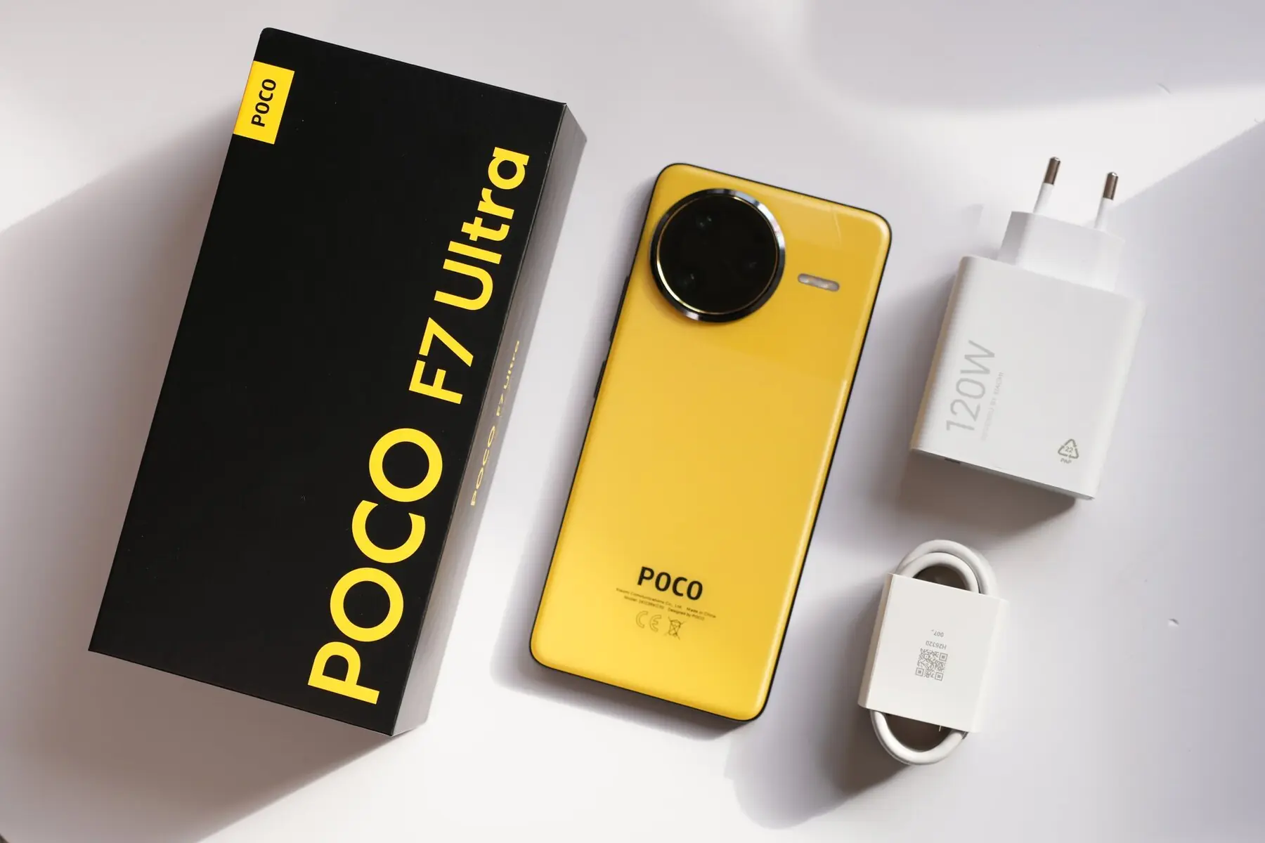 POCO F7 Ultra: Snapdragon 8 Gen 3, 200MP कैमरा और 120W चार्जिंग वाला बेजोड़ फोन, OnePlus को दे रहा सीधी टक्कर